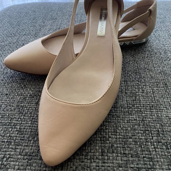 BCBG MAXAZRIA Light Tan Heeled Flat - Picture 7 of 7